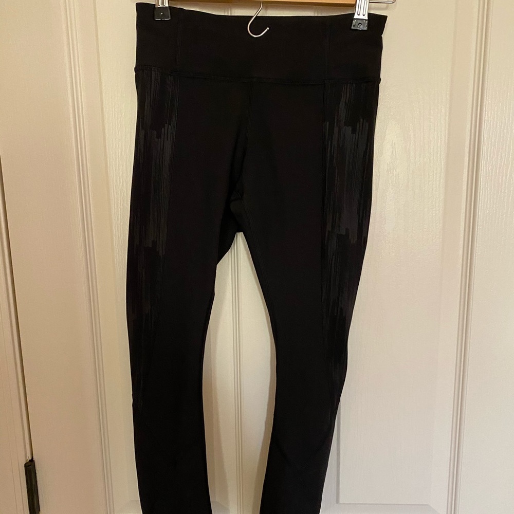 Lululemon crop with scalloped leg -size 4